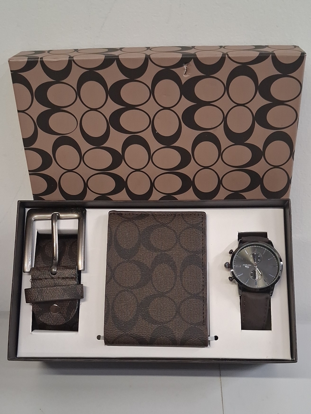 NWT Charles Raymond" Men’s Watch, Wallet & Belt Gift Set